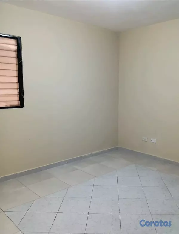 apartamentos - Alquilo amplio Apartamento Clásico Urb. Real. 4