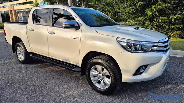 jeepetas y camionetas - Toyota Hilux 2017 Nueva! 3