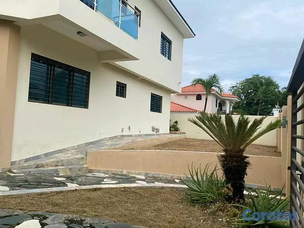 casas - casa amplia en residencial de puerto plata  2