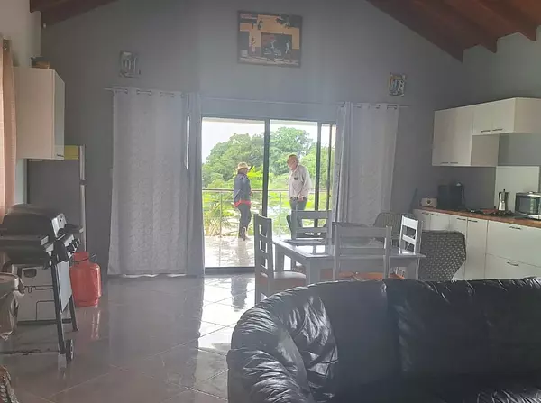 casas vacacionales y villas - Venta, Villa de 3 Habitaciones con piscina, Rio San Juan 3
