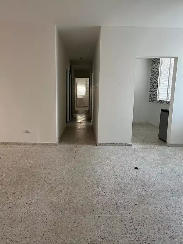oficinas y locales comerciales - Alquilo local 3 Niveles 373 mts en La Feria 4