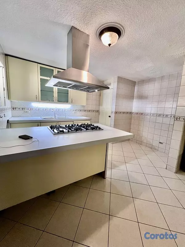 casas - Casa de 4 habitaciones 4 baños en alquiler para ne 7