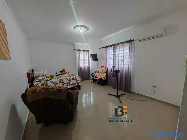 apartamentos - SE VENDE Apartamento con Tres Habitaciones y tres  4