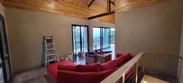 casas vacacionales y villas - Exclusiva Villa en Construcción con Vista a la Ciudad de Jarabacoa 5