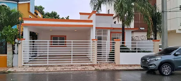 casas - CASA EN  LA ROMANA DETRAS DE LA UNIVERCIDAD O&M 3