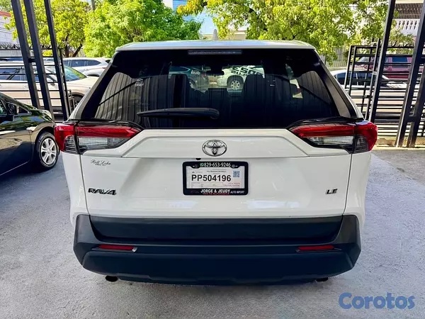 jeepetas y camionetas - Toyota RAV4 2023 LE plus  9