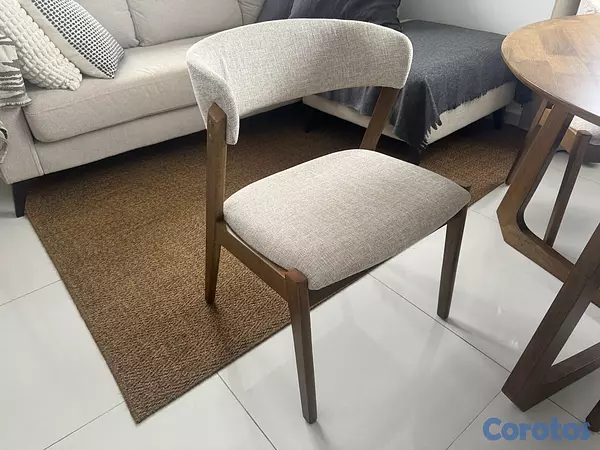 muebles y colchones - Mesa redonda con 4 sillas tapizadas 3