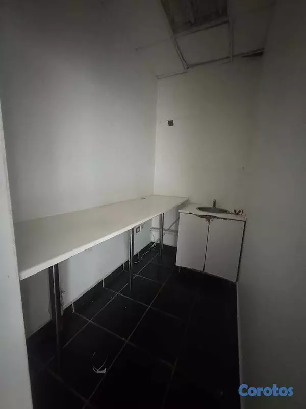 oficinas y locales comerciales - Excelente local para negocio en plena 27 de febrer 10
