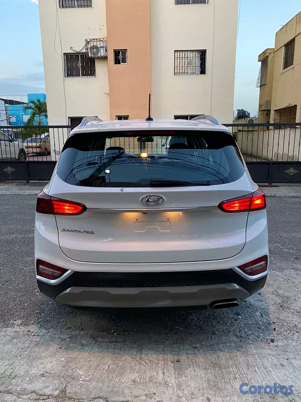 jeepetas y camionetas - Hyundai Santa Fe Doch  5