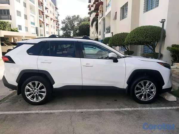 jeepetas y camionetas - Toyota rav4 2023 xle clean  2