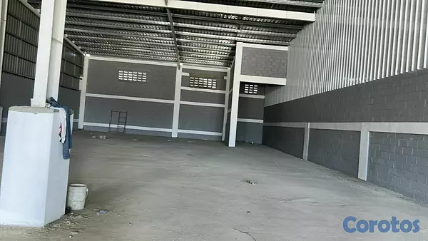 oficinas y locales comerciales - Alquilo Nave 3,800 Mts en Santiago de los caballer 1
