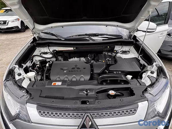 jeepetas y camionetas - Mitsubishi Outlander SEL 2019  
 11