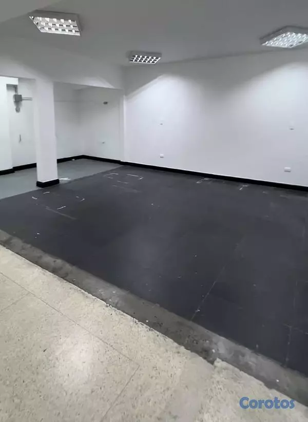 oficinas y locales comerciales - Alquiler de Local en naco 1er piso 3