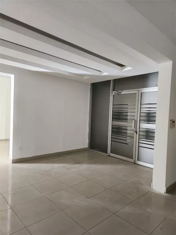 oficinas y locales comerciales - Local amplio dos niveles 4