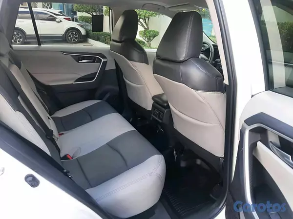 jeepetas y camionetas - Toyota rav4 2023 xle clean  3