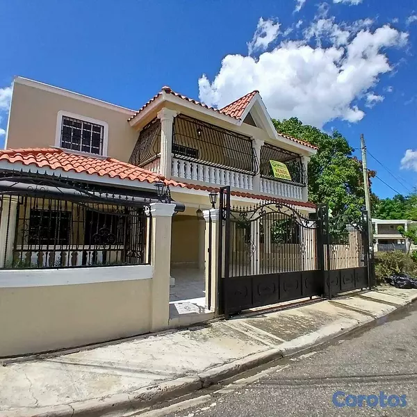 casas - Casa 2 Niveles en La Moraleja en Santiago  1