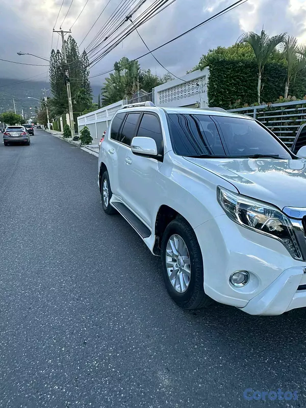 jeepetas y camionetas - Toyota prado 2010 con accesorios del 2017 TX , muy buenas condiciones negociable 2