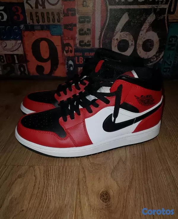 zapatos para hombre - Nike Jordan 1 Mid Chicago Black Toe Mens 7.5 3