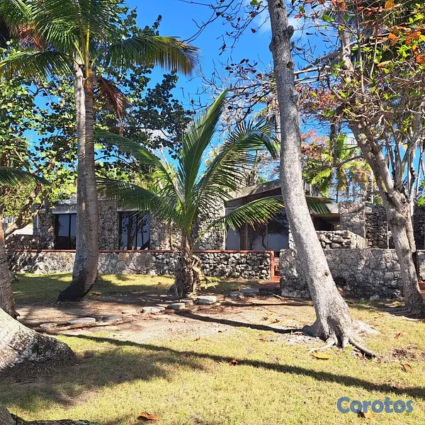 solares y terrenos - Vendo Terreno Boca Chica Zona Exclusiva Frente Al Mar
con Casa de 300 metros 
 6