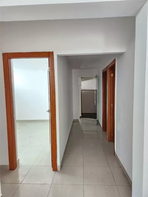 oficinas y locales comerciales - Local amplio dos niveles 8