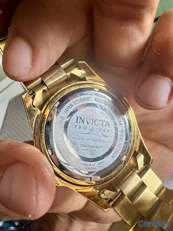 joyas, relojes y accesorios - Reloj Invicta Dorado con Fondo Azul Verdoso Elegante 5