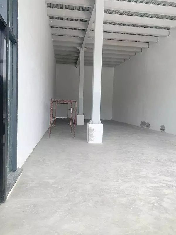 oficinas y locales comerciales - Alquiler local los Jardines amplio  3