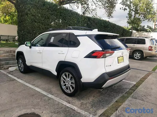 jeepetas y camionetas - Toyota rav4 2023 xle clean  6