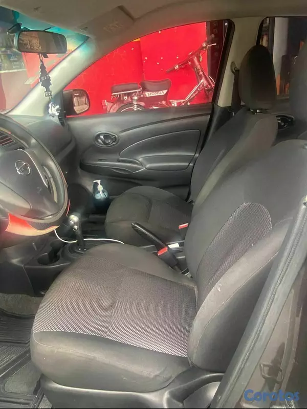 carros - Nissan Versa 2019 Automático – 123 mil km – Económ 9