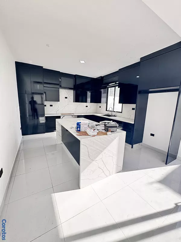casas - venta de casa de lujo  con piscina en la autopista de San isidro con 3 niveles  6