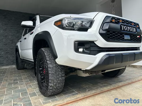 jeepetas y camionetas - SE VENDE TOYOTA TACOMA TRD FUR 2019 EN SANTIAGO DE LOS CABALLEROS  5