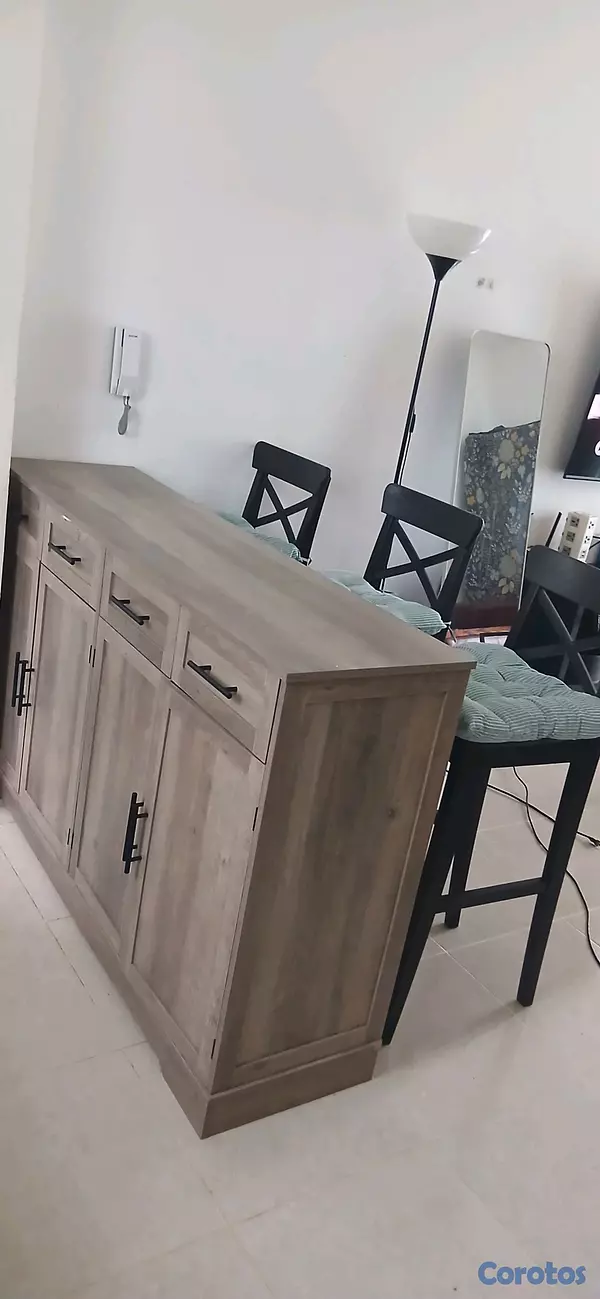 muebles y colchones - Credenza de 4 puertas y 4 gavetas 
3 sillas desayunandor de ikea  7