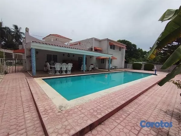 casas vacacionales y villas - ▶️Se Vende Casa Tipo Villa de 2 Niveles con Piscina en Boca Chica📍🏡🌴☀️3000mts 4