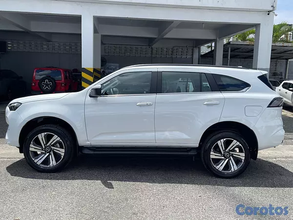 jeepetas y camionetas - Isuzu Mux 2027 5