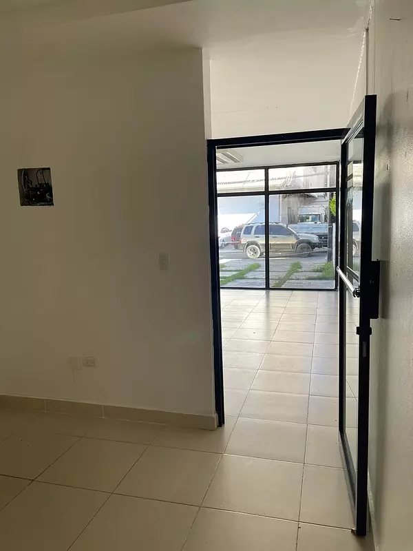 oficinas y locales comerciales - Local Comercial en Alquiler proximo a Union Medica  4