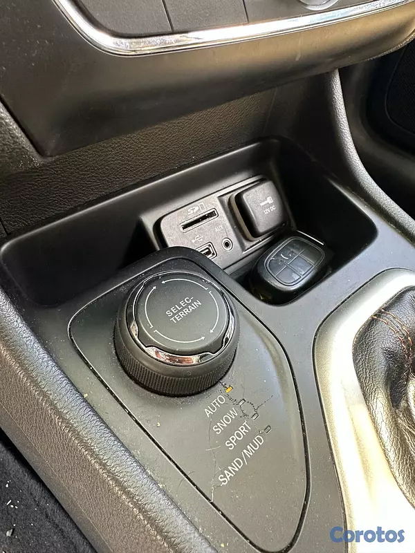 jeepetas y camionetas - JEEP CHEROKEE 2015 LIMITED 4