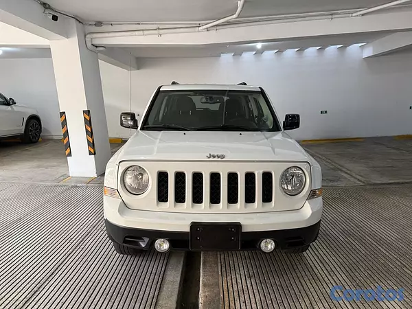 jeepetas y camionetas - Jeep Patriot 4x4 con menos de 25.000 millas 10