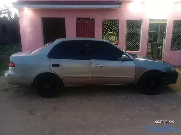 carros - sevende toyota corolla 2001  $145 3