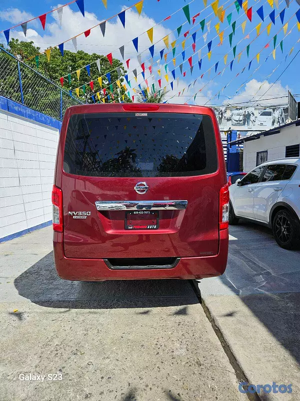 otros vehiculos - NISSAN CARAVAN NV350 4