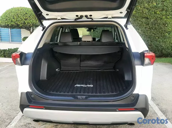 jeepetas y camionetas - Toyota rav4 2023 xle clean  4