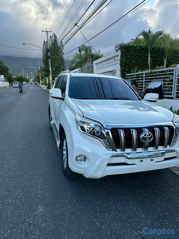 jeepetas y camionetas - Toyota prado 2010 con accesorios del 2017 TX , muy buenas condiciones negociable 4