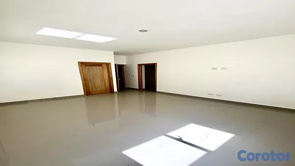 apartamentos - Venta de apartamento de 3 Hbs + Patio (1) piso. Av. Independencia 4