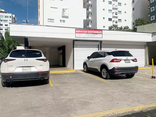 oficinas y locales comerciales - Locales en naco primer nivel  3