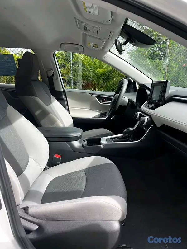jeepetas y camionetas - Toyota rav4 2021 xle clean carfax  4