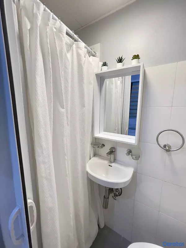 apartamentos - Alquiler de Pequeño Estudio
COMPLETAMENTE AMUEBLADO en el Millón 8