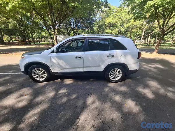 jeepetas y camionetas - Kia Sorento 2014 Unico dueño en el país. De oportunidad. 8