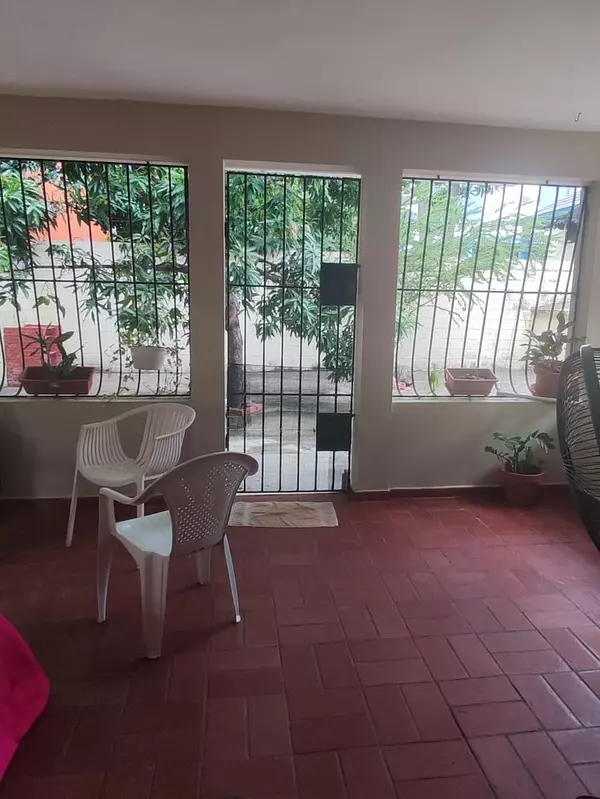 casas - Vendo casa de 2 niveles  residencial Gacela 
 3