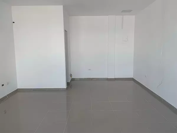 oficinas y locales comerciales - Local en la Julieta Morales 4