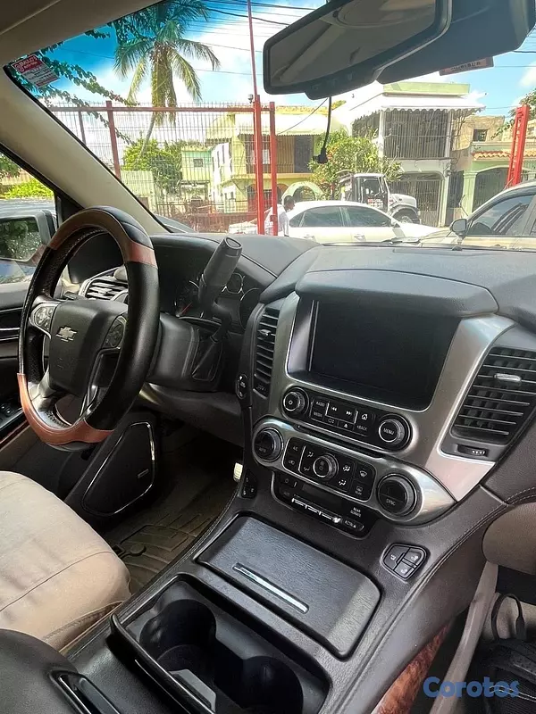 jeepetas y camionetas - 🚗 Chevrolet Tahoe 2015 – ¡Potente, espaciosa y en excelente estado! 💰 4