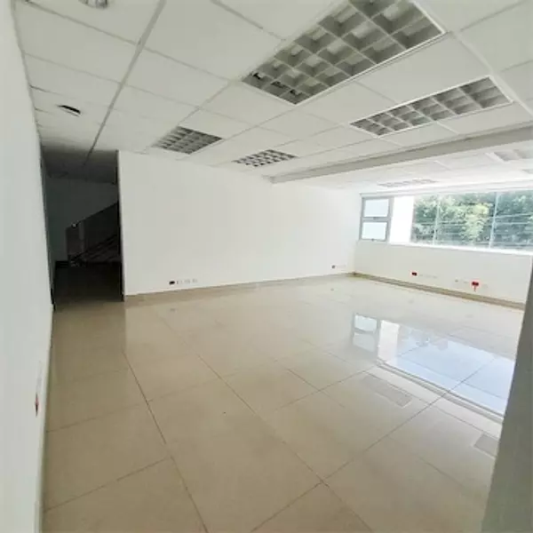 oficinas y locales comerciales - Local amplio en la Esperilla  2