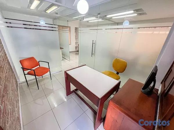 oficinas y locales comerciales - Local céntrico en Evaristo morales  7